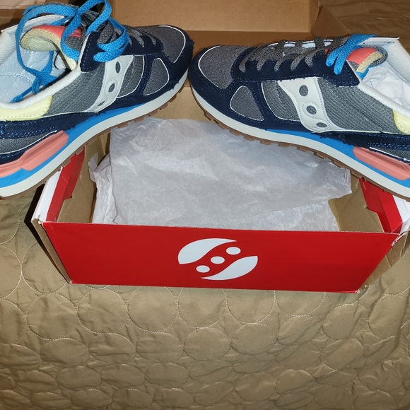 Sneakers - Picture 4 of 6